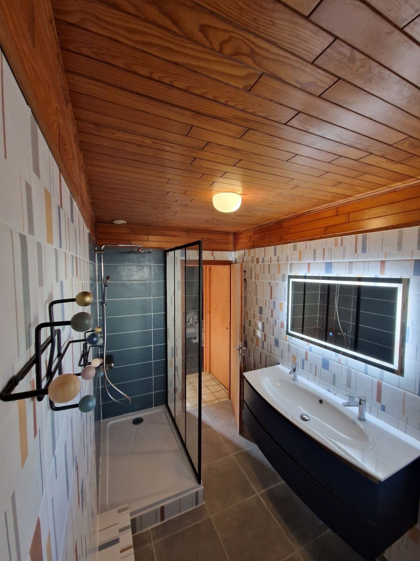 Rénovation Complète d'une Salle de Bain : De la Dépose à la Finition Moderne - photo de rénovation 10