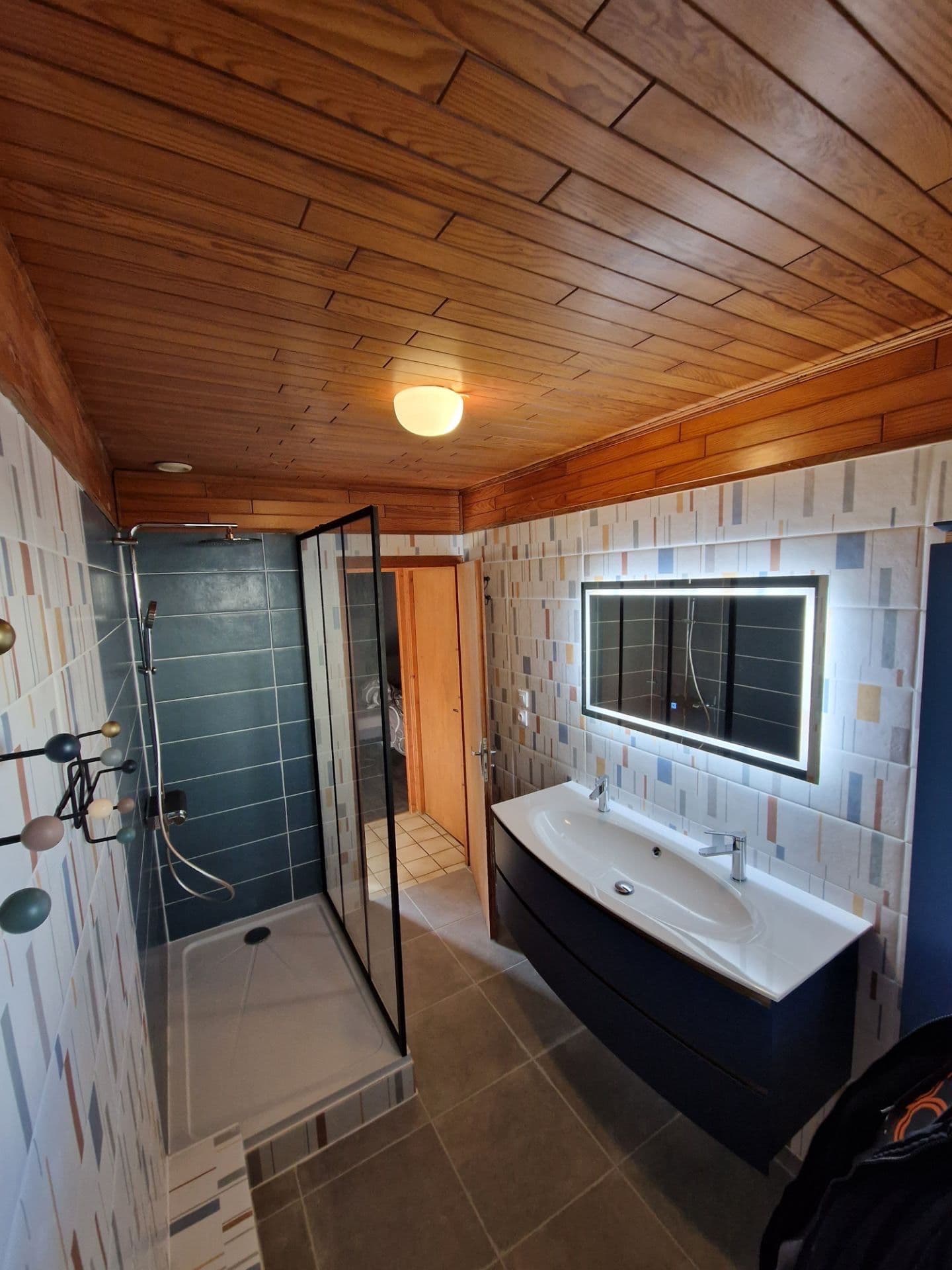 Rénovation Complète d'une Salle de Bain : De la Dépose à la Finition Moderne - photo de rénovation 11