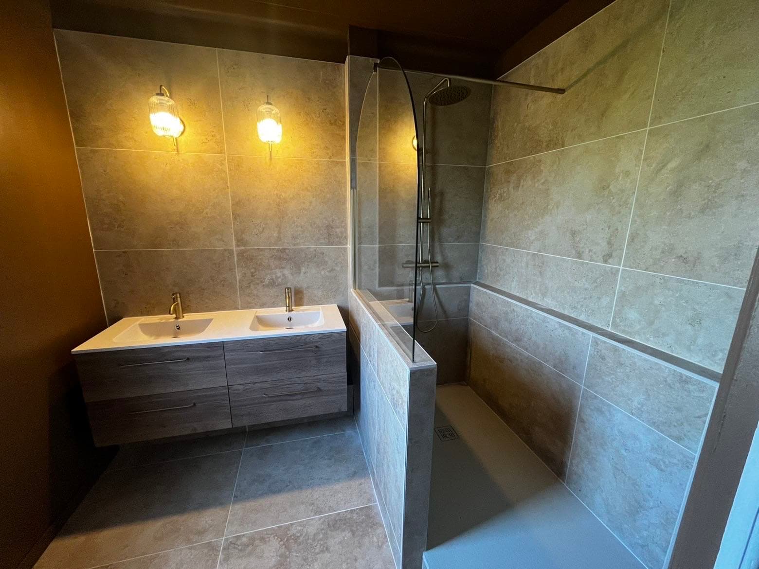 Rénovation complète d'une salle de bain parent à Pagny-sur-Moselle - photo de rénovation 13